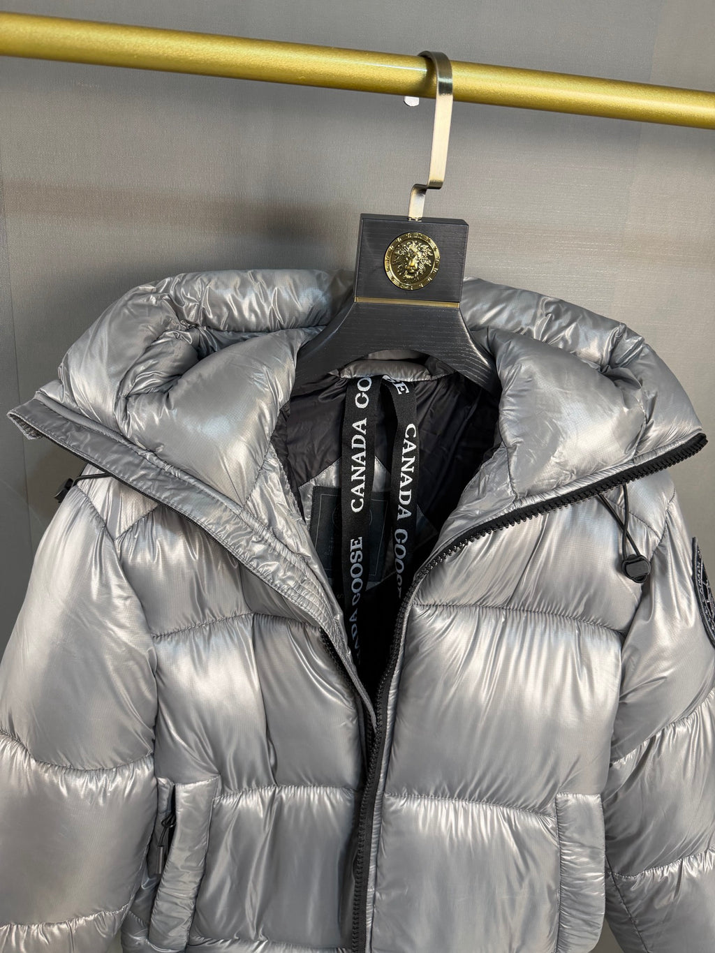 Canada Goose Doudoune courte brillante à capuche (Noir / Gris Argenté)