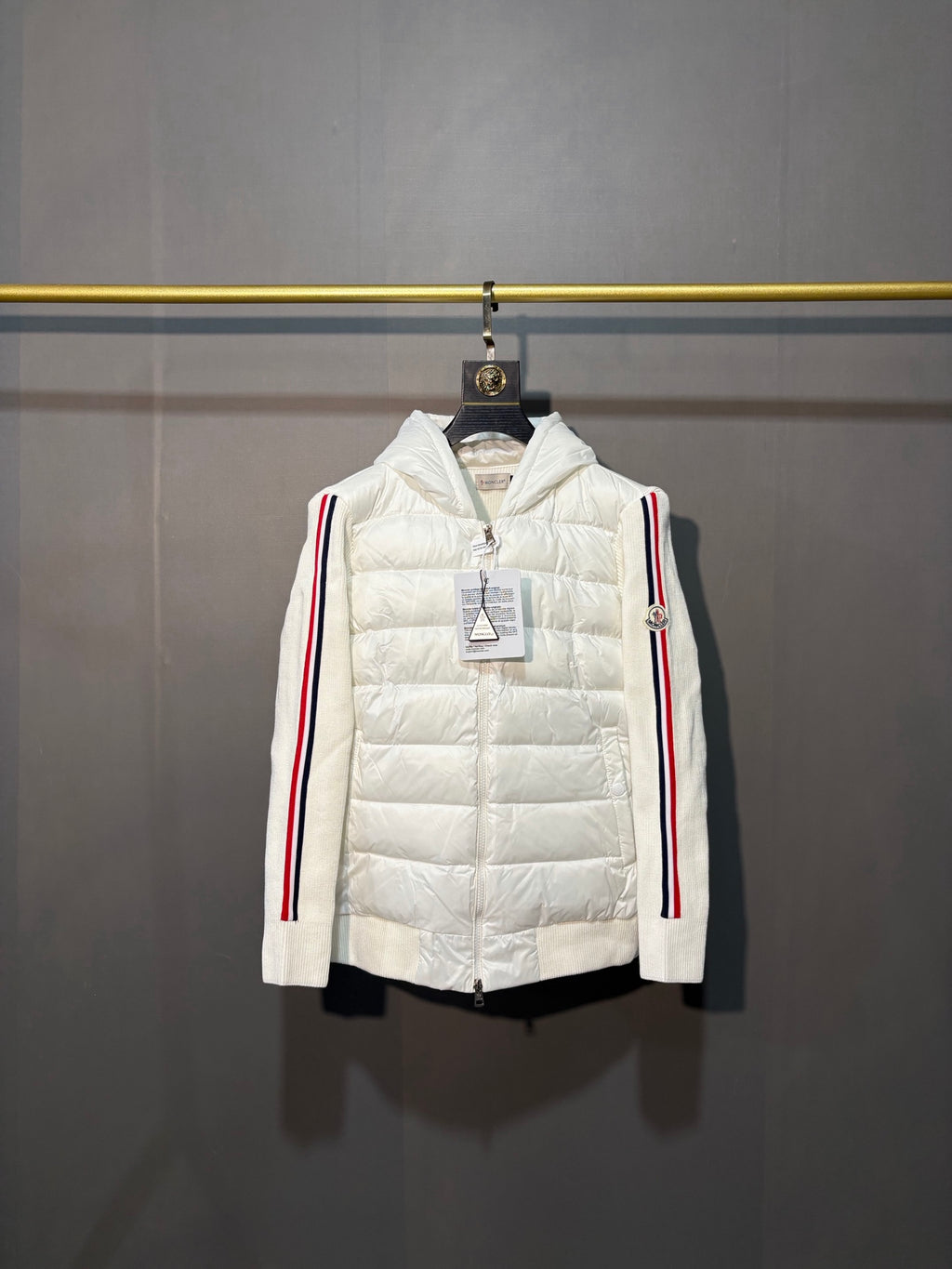 Moncler Veste hybride à capuche en duvet (Noir / Blanc)