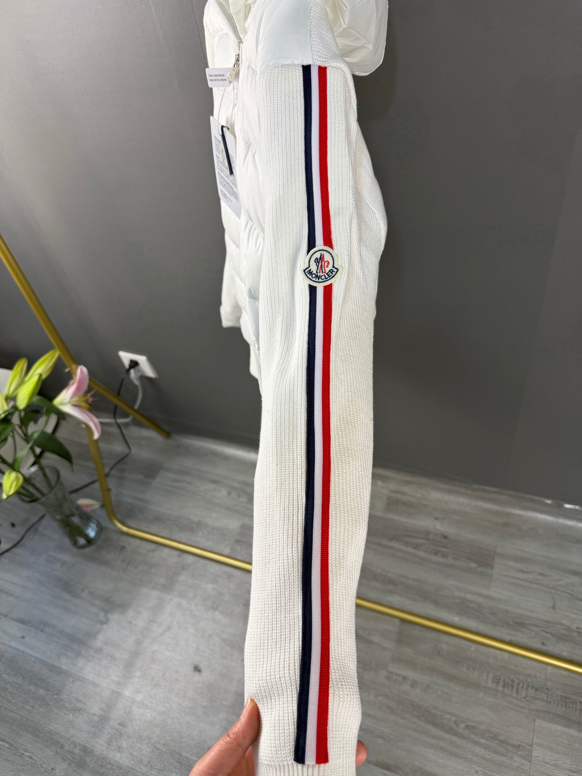 Moncler Veste hybride à capuche en duvet (Noir / Blanc)