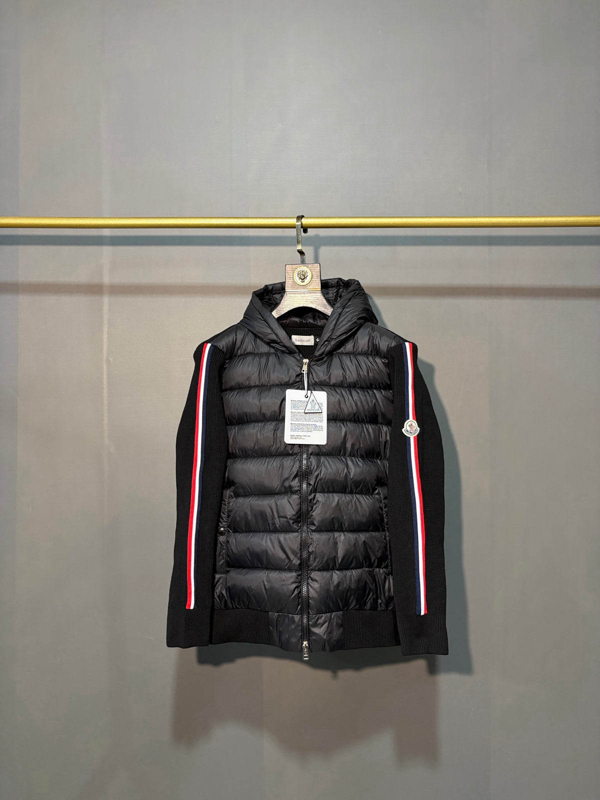 Moncler Veste hybride à capuche en duvet (Noir / Blanc)