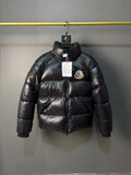 Moncler Doudoune courte brillante à col montant (Noir)