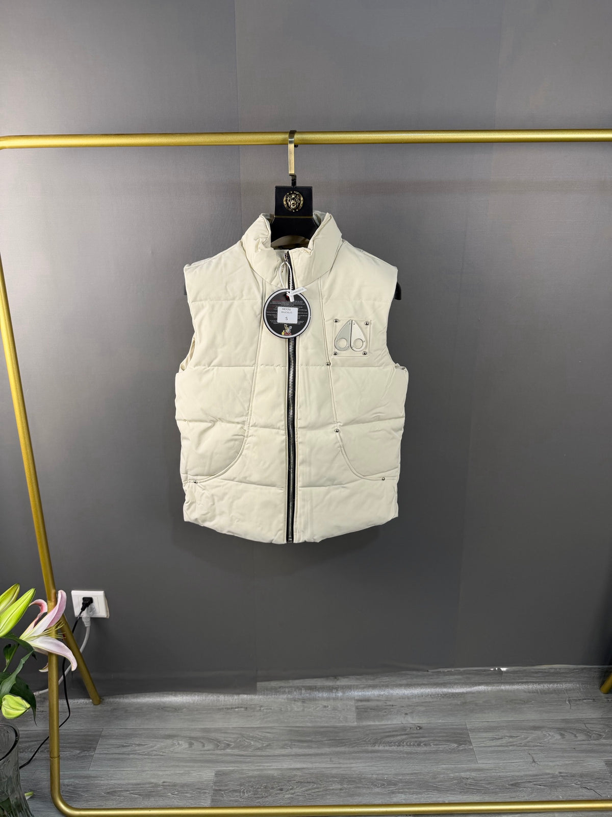Moose Knuckles Gilet en duvet à col montant (Blanc cassé)